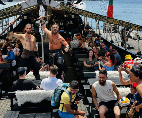 Barco Vikingo Tenerife Ragnarok Avistamiento de Ballenas 4