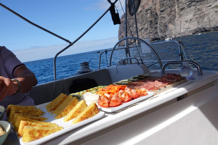 Avistamiento de ballenas con sangría en Tenerife 2