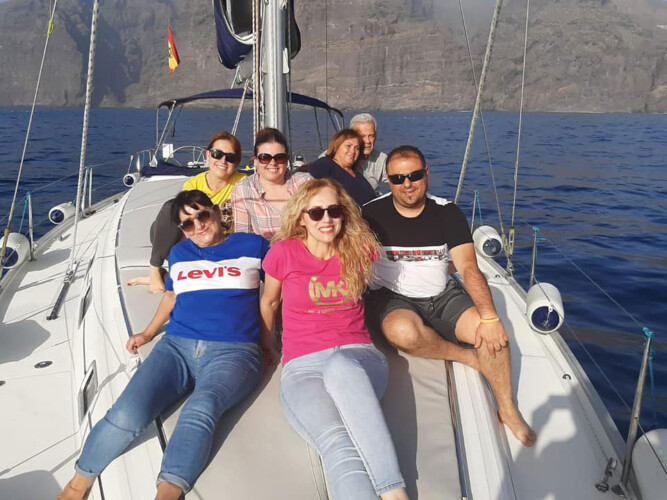 Avistamiento de ballenas con sangría en Tenerife 4